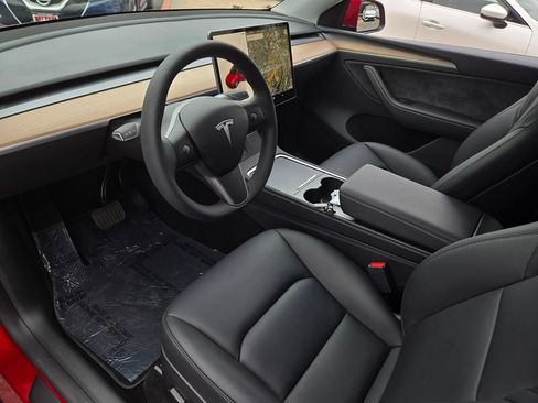 Used 2024 Tesla Model Y Long Range AWD/4WD image 10