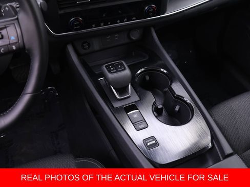 Used 2025 Nissan Rogue SV FWD image 12