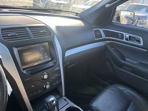 Used 2015 Ford Explorer XLT w/ Equipment Group 202A image 29