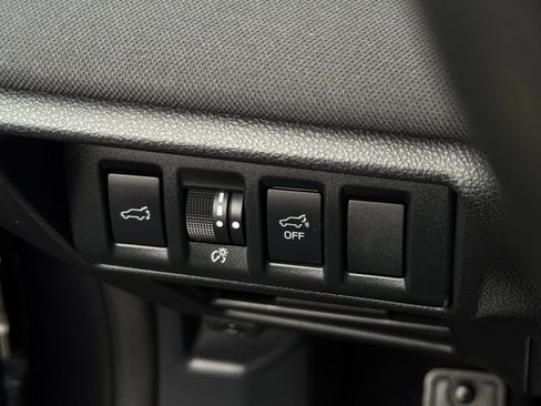 Used 2024 Subaru Outback Premium AWD/4WD image 32