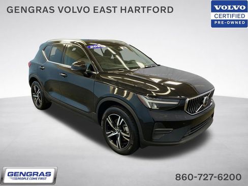Certified 2025 Volvo XC40 B5 Core AWD/4WD image 1