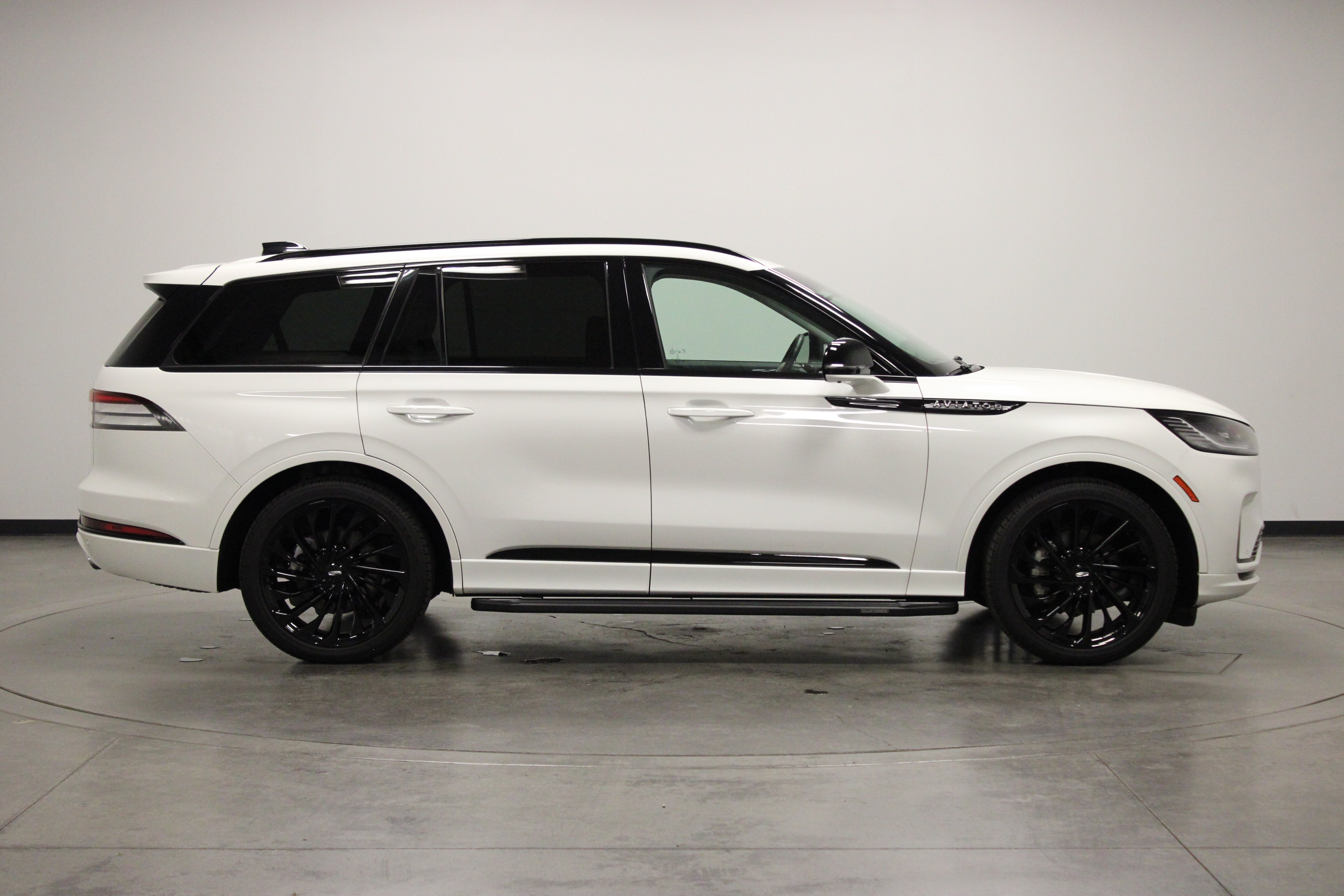 Used 2025 Lincoln Aviator Reserve w/ Luxury Package RWD image 9