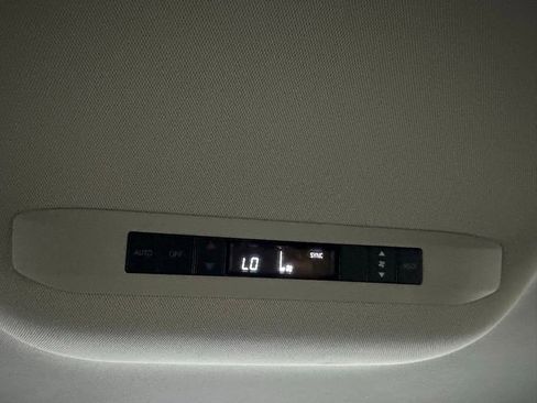 Used 2025 Toyota Sienna LE FWD image 51