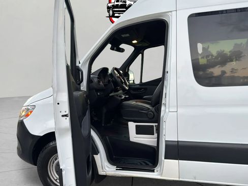 Used 2019 Mercedes-Benz Sprinter 2500 image 25