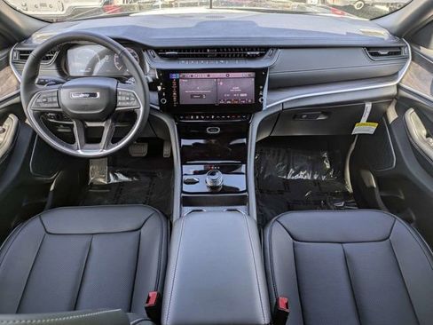 New 2026 Jeep Grand Cherokee L Limited w/ Luxury Tech Group II AWD/4WD image 17