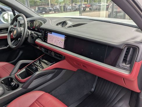 Certified 2025 Porsche Cayenne E-Hybrid image 24