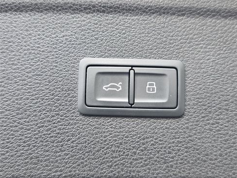 Used 2018 Audi Q5 2.0T Premium Plus w/ Premium Plus Package image 10