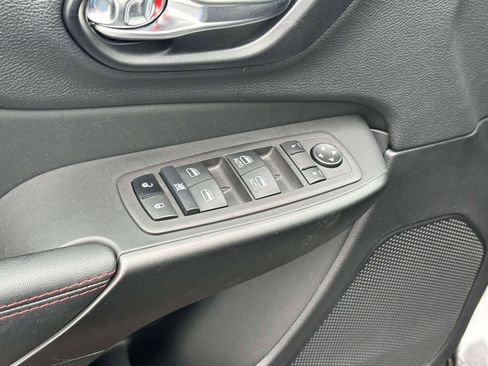 Used 2023 Jeep Cherokee Trailhawk image 16