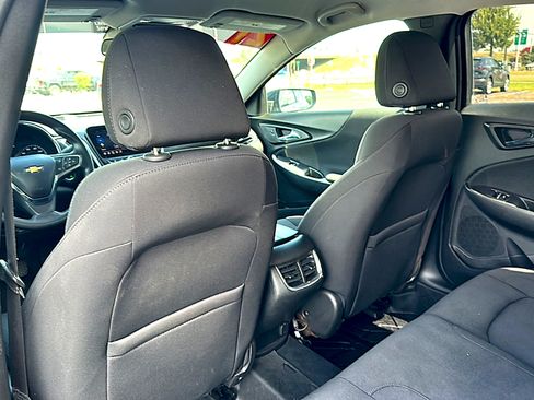 Used 2021 Chevrolet Malibu LT FWD image 17