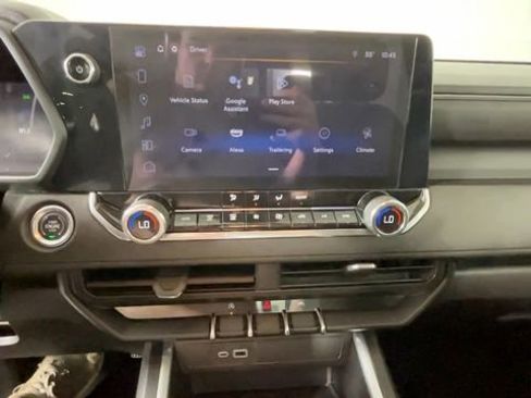 Used 2025 Chevrolet Colorado Trail Boss AWD/4WD image 33