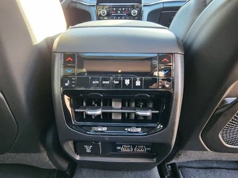 Used 2023 Jeep Grand Cherokee Overland w/ Luxury Tech Group IV image 29