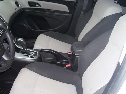 Used 2011 Chevrolet Cruze LS w/ Connectivity Package image 9