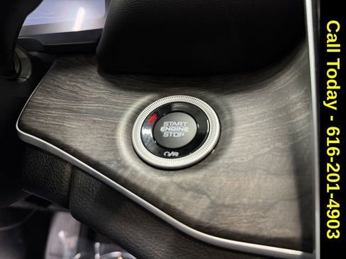 Used 2023 Jeep Grand Cherokee Limited w/ Black Appearance Package image 20