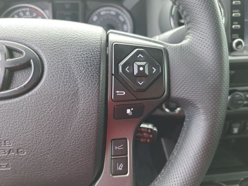 Used 2021 Toyota Tacoma TRD Off-Road AWD/4WD image 17