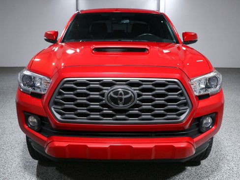Used 2020 Toyota Tacoma TRD Sport AWD/4WD image 4