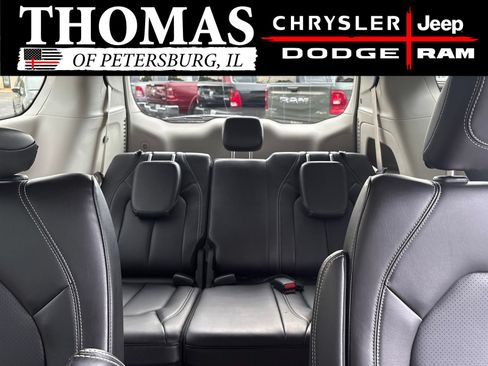 Used 2024 Chrysler Pacifica Touring-L FWD image 23