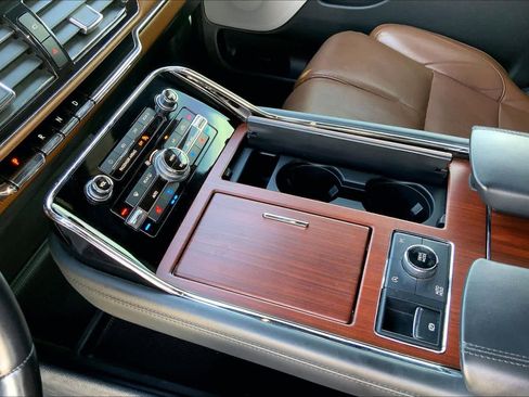 Certified 2022 Lincoln Navigator L Reserve image 17