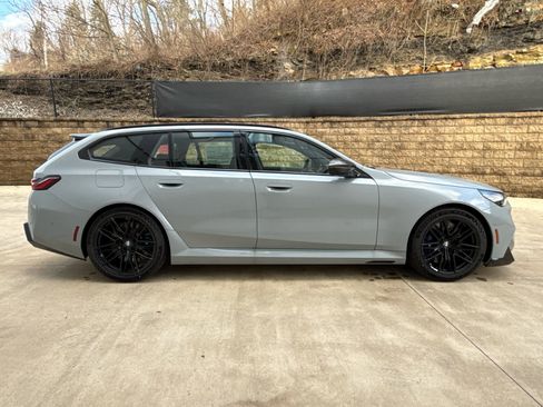 New 2026 BMW M5 Touring image 7