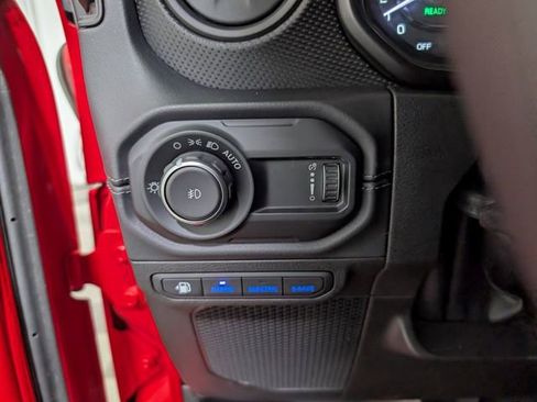 Used 2024 Jeep Wrangler Unlimited Rubicon 4xe image 17