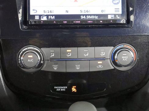 Used 2016 Nissan Rogue S AWD/4WD image 30