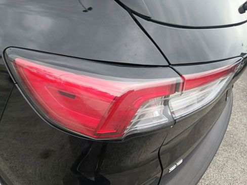 Used 2021 Ford Escape SE image 14