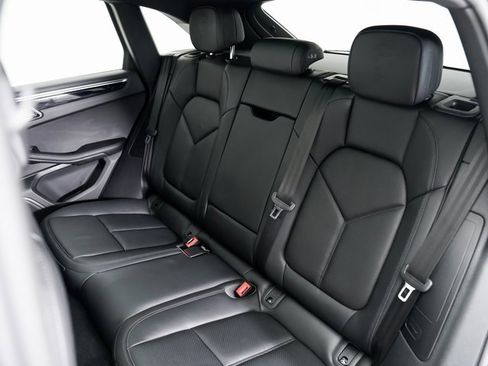 Used 2025 Porsche Macan image 28