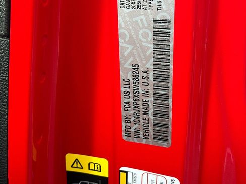 Certified 2025 Jeep Wrangler Unlimited Sahara w/ Safety Group image 26