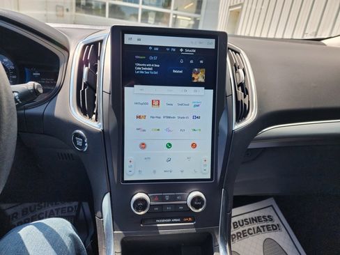 Used 2024 Ford Edge Titanium image 22