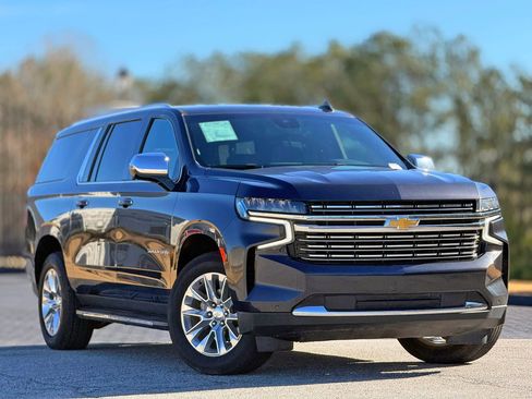 Used 2023 Chevrolet Suburban Premier AWD/4WD image 4