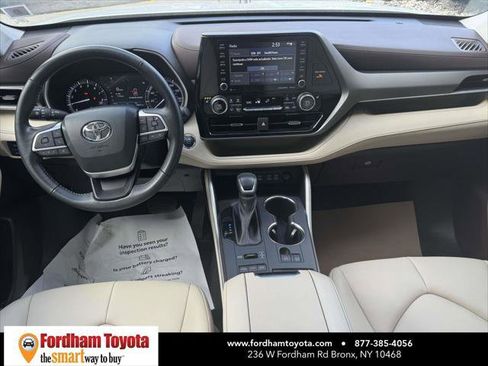 Certified 2022 Toyota Highlander XLE image 14