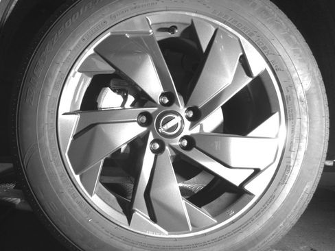 Used 2025 Nissan Rogue SV image 12