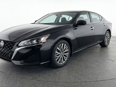 Used 2025 Nissan Altima 2.5 SV image 3