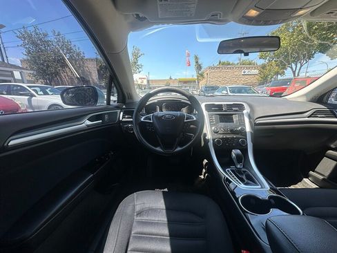 Used 2014 Ford Fusion SE FWD image 16