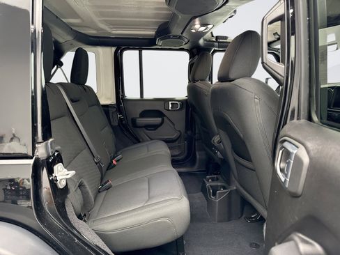 Used 2022 Jeep Wrangler Unlimited Sport image 19