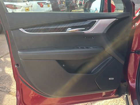 Used 2023 Cadillac XT6 Premium Luxury image 16