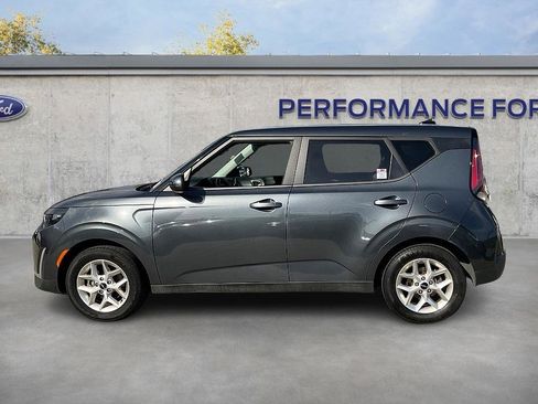 Used 2023 Kia Soul LX w/ LX Technology Package image 8