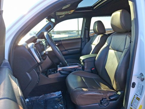 Used 2016 Toyota Tacoma Limited image 13