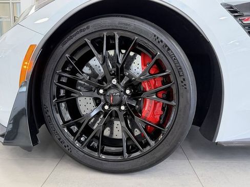 Used 2018 Chevrolet Corvette Z06 RWD image 32