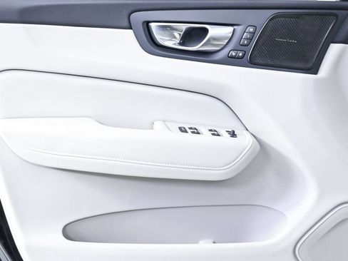 Certified 2023 Volvo XC60 B5 Ultimate w/ Protection Package Premier image 8