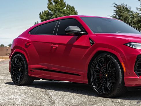 Used 2025 Lamborghini Urus SE AWD/4WD image 28