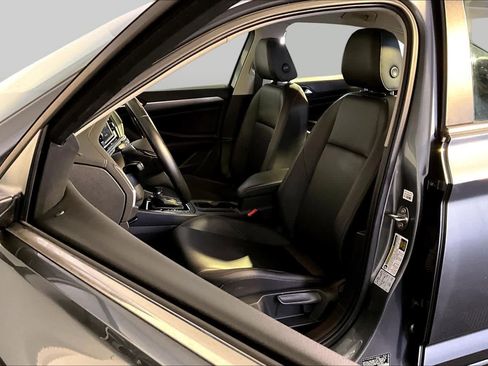 Used 2019 Volkswagen Jetta SE FWD image 9