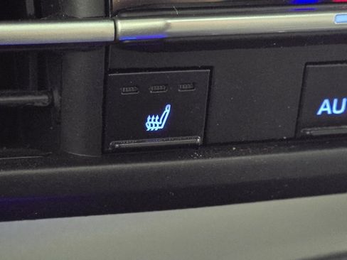 Used 2021 Toyota Sienna XSE image 9