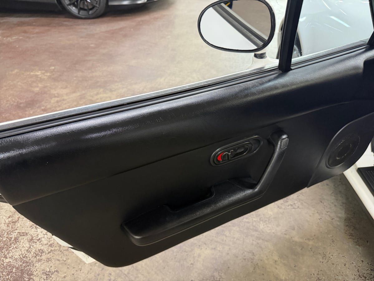 Used 1992 MAZDA MX-5 Miata RWD image 11