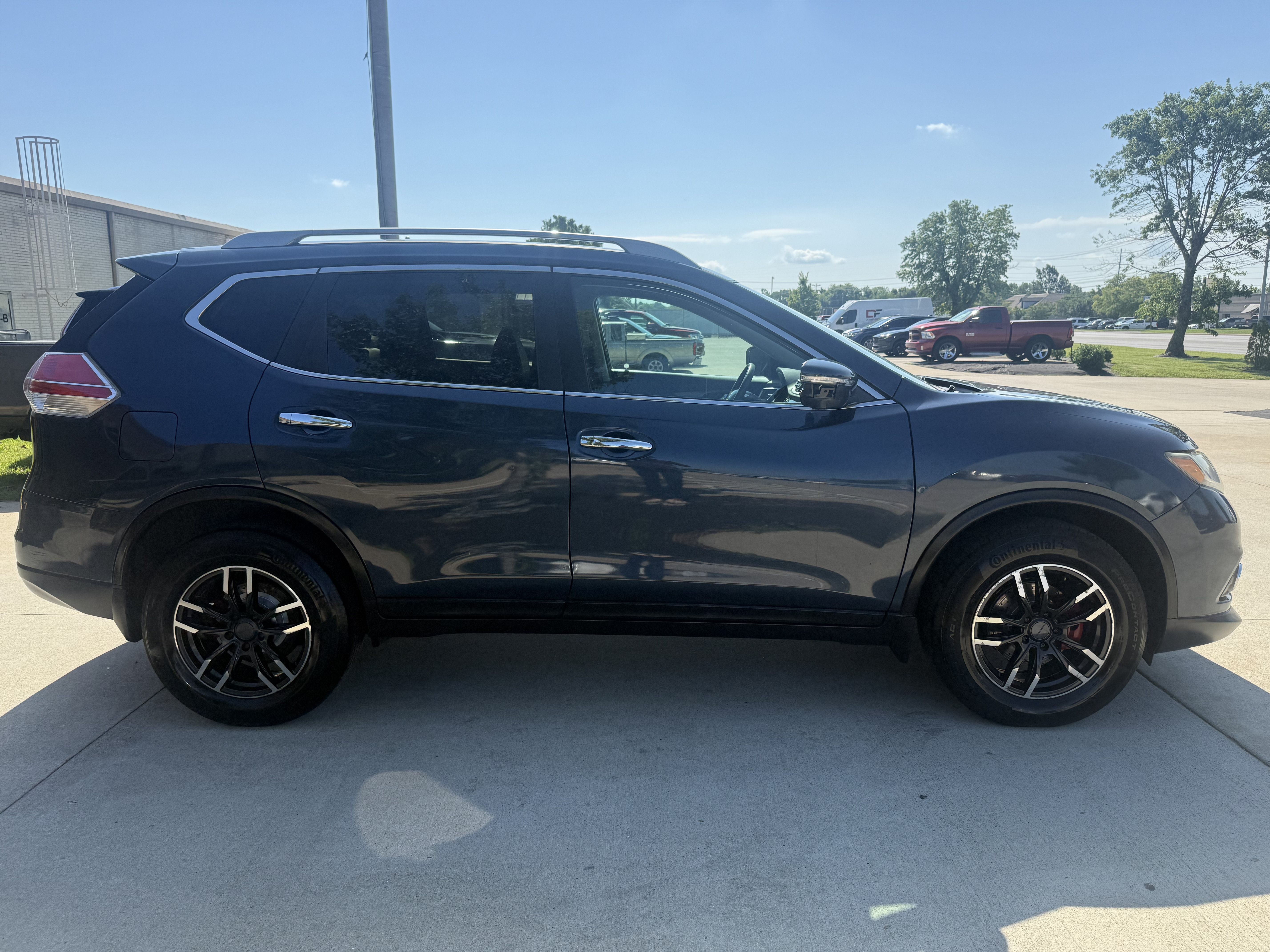 Used 2015 Nissan Rogue SL AWD/4WD image 7