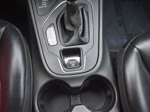 Used 2021 Jeep Cherokee Latitude Plus AWD/4WD image 33