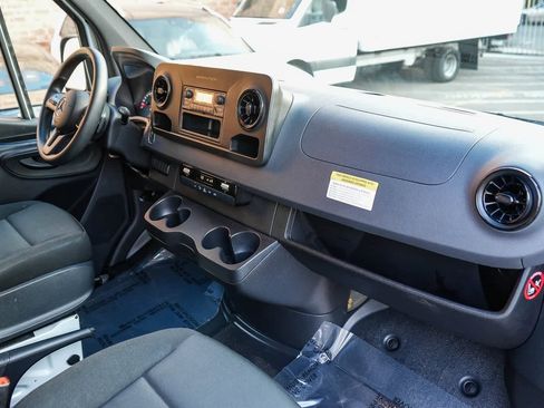 Used 2021 Mercedes-Benz Sprinter 2500 image 13