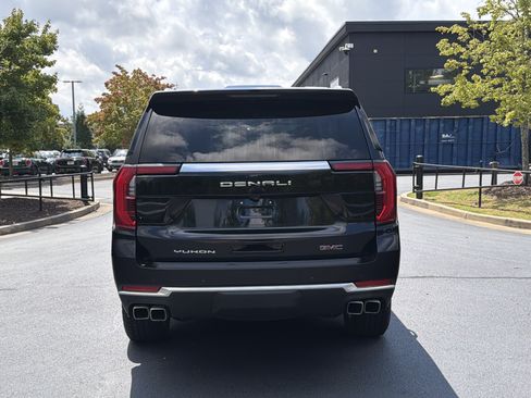 Used 2025 GMC Yukon Denali AWD/4WD image 14