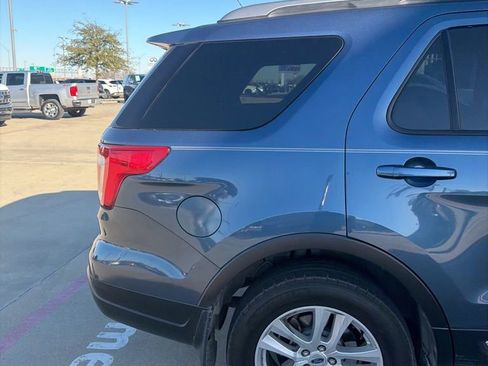 Used 2018 Ford Explorer XLT w/ Equipment Group 202A image 7