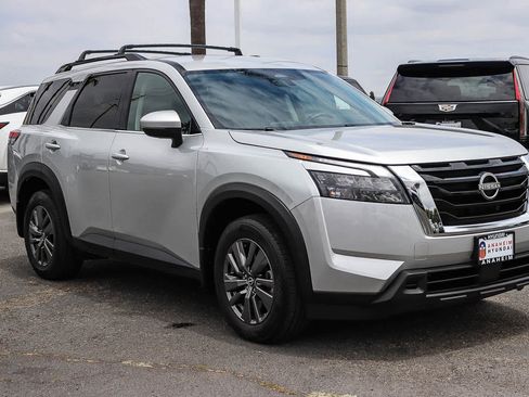 Used 2023 Nissan Pathfinder SV w/ Cargo Package FWD image 3