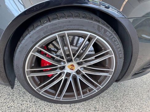 Used 2017 Porsche 911 4 Cabriolet AWD/4WD image 7